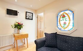 Leeson Apartments